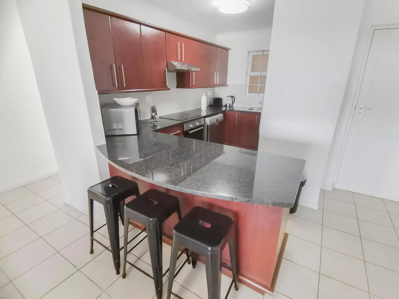 Homely 3 Bedroom Apartment In Villa Italia Century City Κέιπ Τάουν