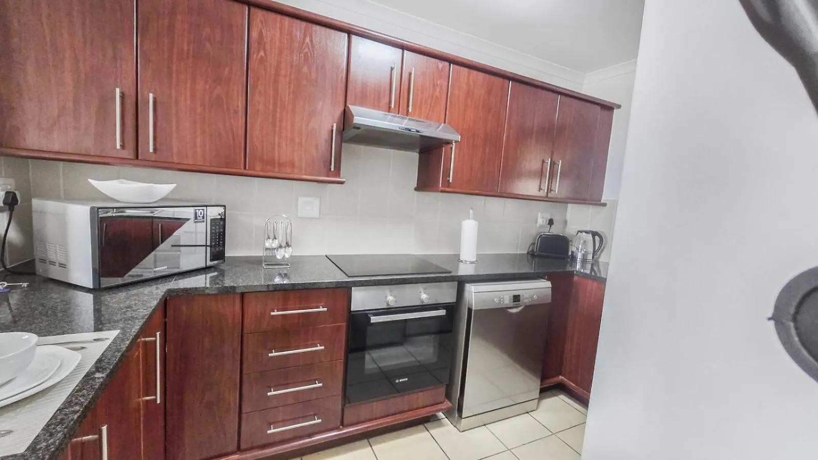 Homely 3 Bedroom Apartment In Villa Italia Century City Κέιπ Τάουν