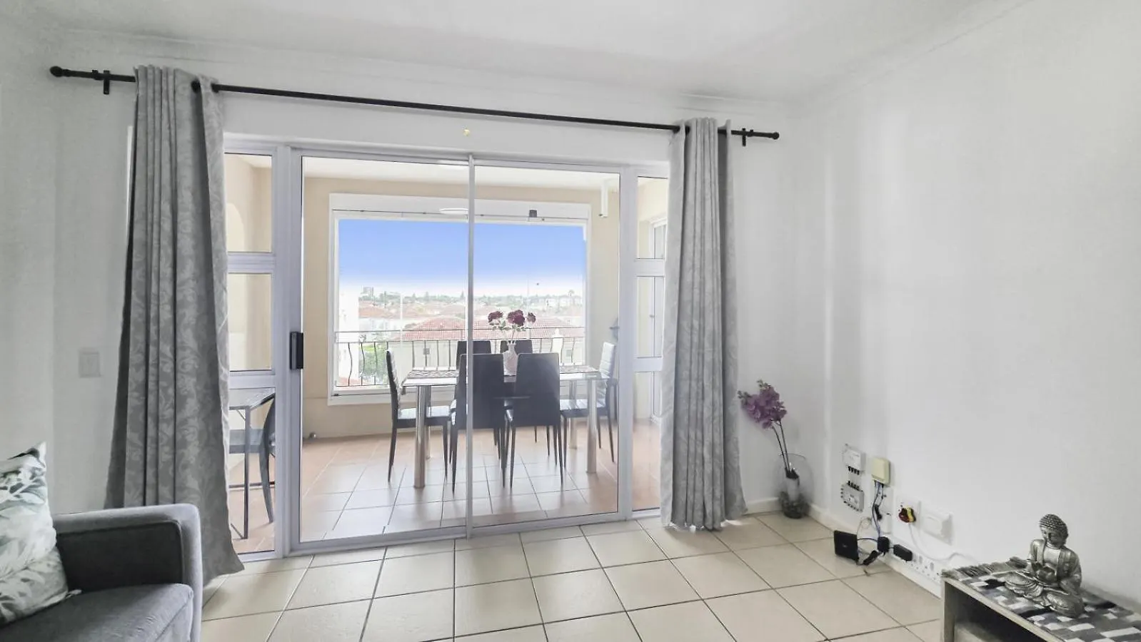 Homely 3 Bedroom Apartment In Villa Italia Century City Κέιπ Τάουν