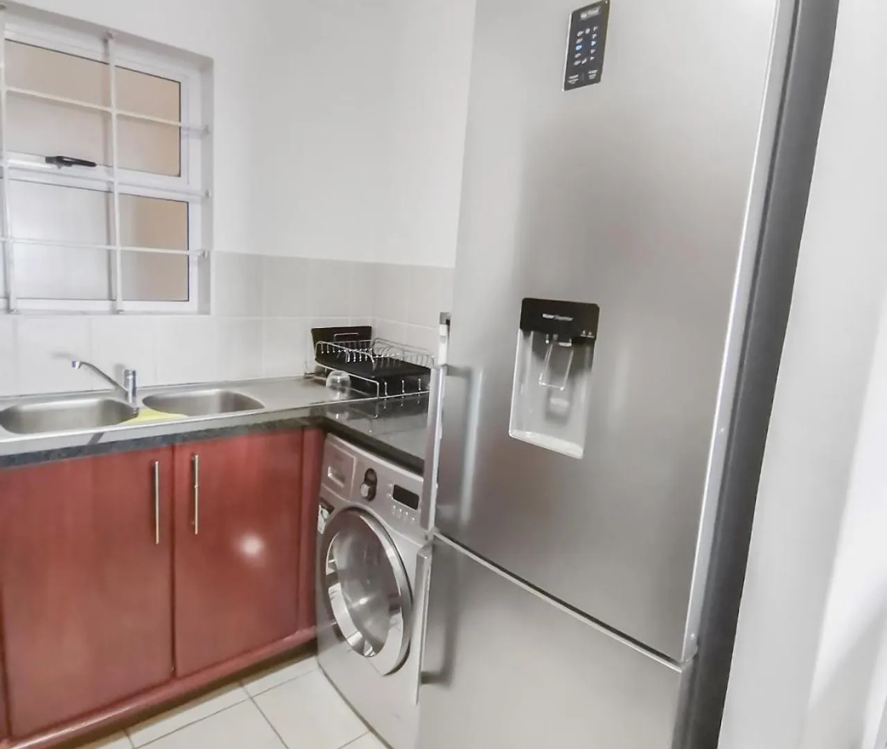 Homely 3 Bedroom Apartment In Villa Italia Century City Κέιπ Τάουν